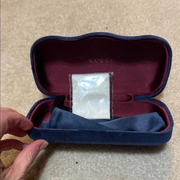 Gucci Stylish Black Sunglasses - Picture 2 of 4